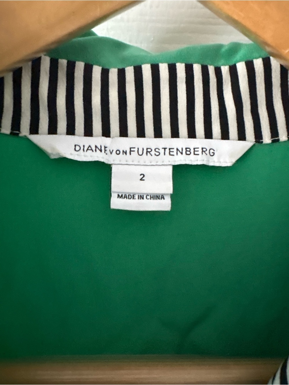 Diane von Furstenberg green silk blouse Size 2 - Picture 3 of 5